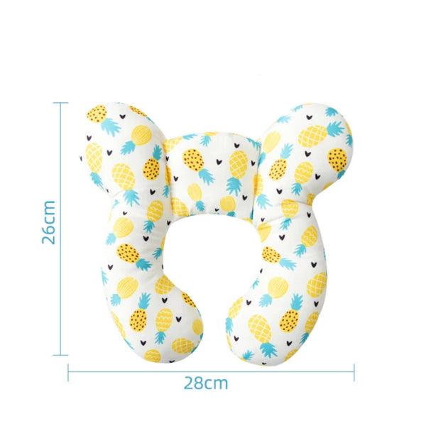 Almofada de pescoço infantil em formato de urso, estampa de abacaxi, 26x28 cm, fundo branco.